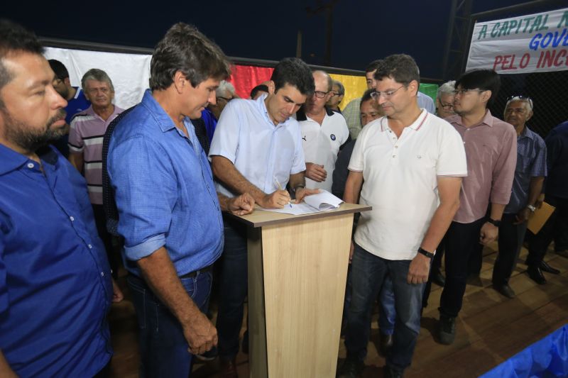 ASSINATURA DA ORDEM DE SERVIÇO DE PAVIMENTAÇÃO , DRENAGEM e  INAUGURAÇÃO DA ESCOLA FRANCISCA GOMES.

FOTO: MARCELO SEABRA / AGÊNCIA PARÁ
DATA: 10.07.2019
MEDICILÂNDIA - PARÁ <div class='credito_fotos'>Foto: Marcelo Seabra / Ag. Pará   |   <a href='/midias/2019/originais/2890_20190710191346__mg_9781.jpg' download><i class='fa-solid fa-download'></i> Download</a></div>