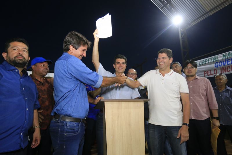 ASSINATURA DA ORDEM DE SERVIÇO DE PAVIMENTAÇÃO , DRENAGEM e  INAUGURAÇÃO DA ESCOLA FRANCISCA GOMES.

FOTO: MARCELO SEABRA / AGÊNCIA PARÁ
DATA: 10.07.2019
MEDICILÂNDIA - PARÁ <div class='credito_fotos'>Foto: Marcelo Seabra / Ag. Pará   |   <a href='/midias/2019/originais/2890_20190710191413__mg_9801.jpg' download><i class='fa-solid fa-download'></i> Download</a></div>