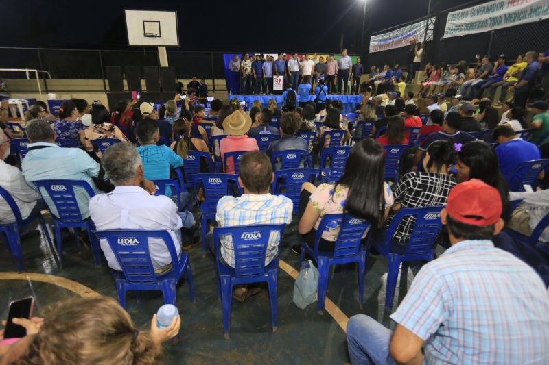 ASSINATURA DA ORDEM DE SERVIÇO DE PAVIMENTAÇÃO , DRENAGEM e  INAUGURAÇÃO DA ESCOLA FRANCISCA GOMES.

FOTO: MARCELO SEABRA / AGÊNCIA PARÁ
DATA: 10.07.2019
MEDICILÂNDIA - PARÁ <div class='credito_fotos'>Foto: Marcelo Seabra / Ag. Pará   |   <a href='/midias/2019/originais/2890_20190710191840__mg_9860.jpg' download><i class='fa-solid fa-download'></i> Download</a></div>