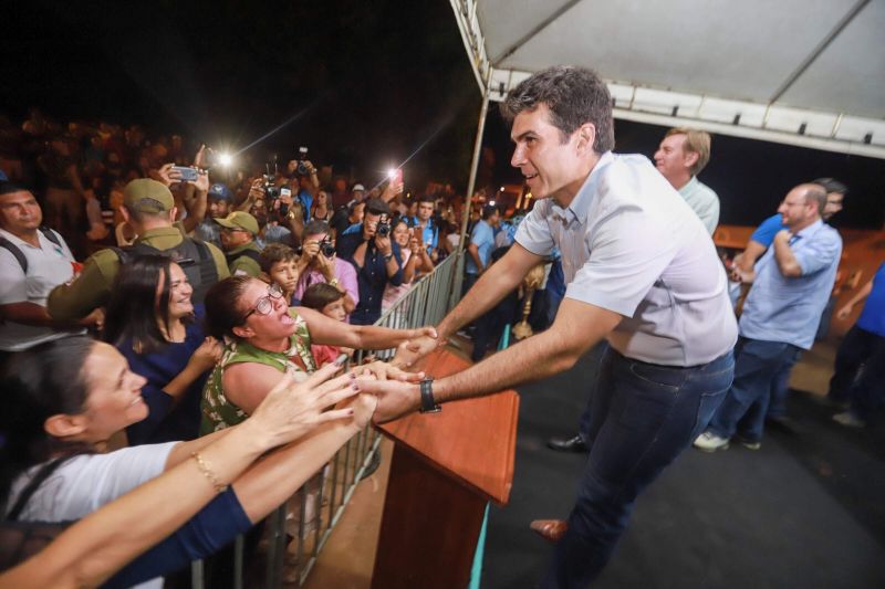 Governador assina termo de início das obras de terraplanagem, pavimentação asfáltica e drenagem pluvial Município de Brasil Novo.

FOTO: MARCO SANTOS / AGÊNCIA PARÁ
DATA: 10.07.2019
BRASIL NOVO - PARÁ <div class='credito_fotos'>Foto: Marco Santos / Ag. Pará   |   <a href='/midias/2019/originais/2891_img_7381.jpg' download><i class='fa-solid fa-download'></i> Download</a></div>