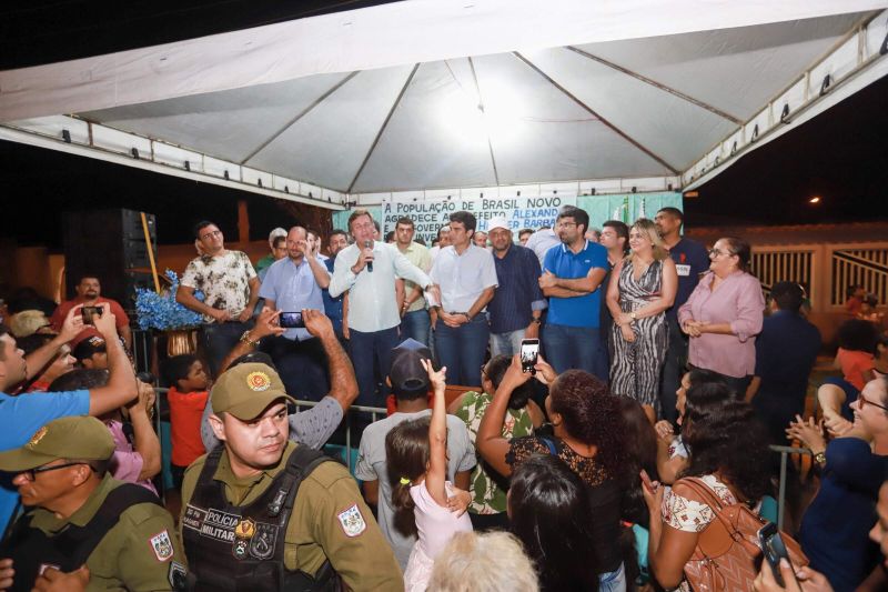 Governador assina termo de início das obras de terraplanagem, pavimentação asfáltica e drenagem pluvial Município de Brasil Novo.

FOTO: MARCO SANTOS / AGÊNCIA PARÁ
DATA: 10.07.2019
BRASIL NOVO - PARÁ <div class='credito_fotos'>Foto: Marco Santos / Ag. Pará   |   <a href='/midias/2019/originais/2891_img_7436.jpg' download><i class='fa-solid fa-download'></i> Download</a></div>