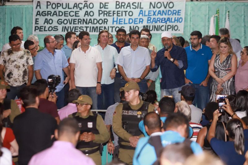 Governador assina termo de início das obras de terraplanagem, pavimentação asfáltica e drenagem pluvial Município de Brasil Novo.

FOTO: MARCO SANTOS / AGÊNCIA PARÁ
DATA: 10.07.2019
BRASIL NOVO - PARÁ <div class='credito_fotos'>Foto: Marco Santos / Ag. Pará   |   <a href='/midias/2019/originais/2891_img_7455.jpg' download><i class='fa-solid fa-download'></i> Download</a></div>