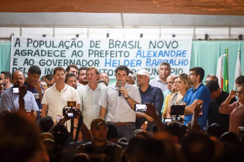 Governador assina termo de início das obras de terraplanagem, pavimentação asfáltica e drenagem pluvial Município de Brasil Novo.

FOTO: MARCO SANTOS / AGÊNCIA PARÁ
DATA: 10.07.2019
BRASIL NOVO - PARÁ <div class='credito_fotos'>Foto: Marco Santos / Ag. Pará   |   <a href='/midias/2019/originais/2891_img_7557.jpg' download><i class='fa-solid fa-download'></i> Download</a></div>