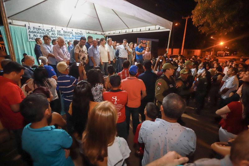 Governador assina termo de início das obras de terraplanagem, pavimentação asfáltica e drenagem pluvial Município de Brasil Novo.

FOTO: MARCO SANTOS / AGÊNCIA PARÁ
DATA: 10.07.2019
BRASIL NOVO - PARÁ <div class='credito_fotos'>Foto: Marco Santos / Ag. Pará   |   <a href='/midias/2019/originais/2891_img_7627.jpg' download><i class='fa-solid fa-download'></i> Download</a></div>