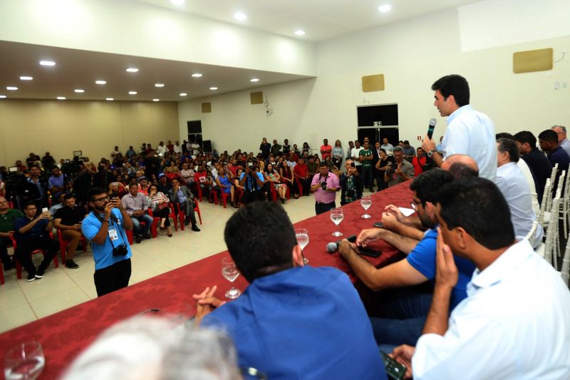 Governador assina convênio de pavimentação asfaltica em Altamira.

FOTO: ALEX RIBEIRO / AGÊNCIA PARÁ
DATA: 10.07.2019
ALTAMIRA - PARÁ <div class='credito_fotos'>Foto: Alex Ribeiro / Ag. Pará   |   <a href='/midias/2019/originais/2892_altamira4.jpg' download><i class='fa-solid fa-download'></i> Download</a></div>