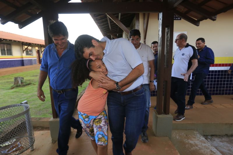  INAUGURAÇÃO DA ESCOLA FRANCISCA GOMES EM MEDICILÂNDIA, GOVERNADOR HELDER BARBALHO E A CARAVANA " POR TODO O PARÁ"

FOTO: MARCELO SEABRA / AGÊNCIA PARÁ
DATA: 10.07.2019
MEDICILÂNDIA - PARÁ <div class='credito_fotos'>Foto: Marcelo Seabra / Ag. Pará   |   <a href='/midias/2019/originais/2893_20190710183848__mg_9626.jpg' download><i class='fa-solid fa-download'></i> Download</a></div>