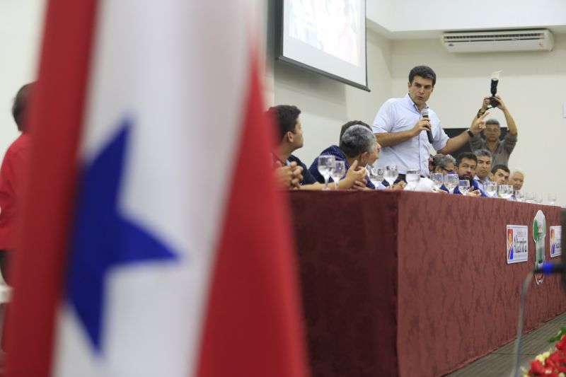 Altamira - Assinatura da Ordem de Serviço

FOTO: MARCELO SEABRA / AGÊNCIA PARÁ
DATA: 10.07.2019
ALTAMIRA - PARÁ <div class='credito_fotos'>Foto: Marcelo Seabra / Ag. Pará   |   <a href='/midias/2019/originais/2894_20190710231944__mg_0293.jpg' download><i class='fa-solid fa-download'></i> Download</a></div>