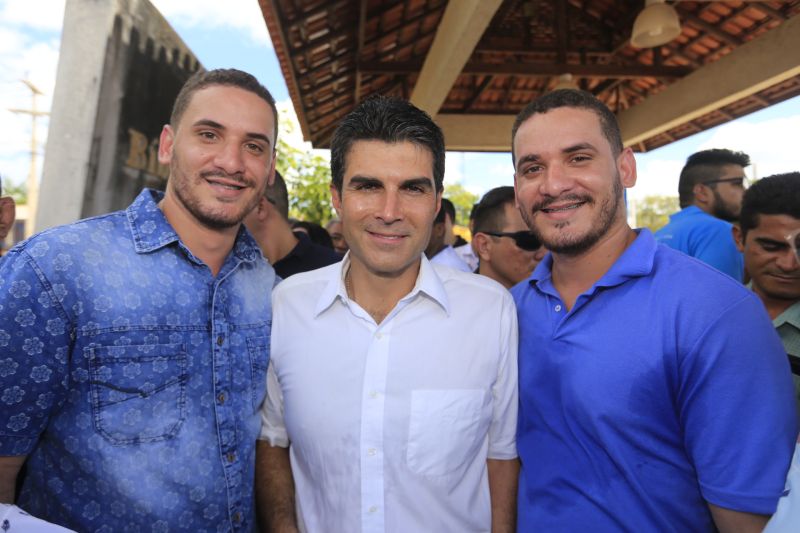 Depois de sair de Altamira, a "Caravana por Todo o Pará" chegou, no final da manhã desta quinta-feira (11), ao município de Vitória de Xingu, onde o governo do Estado entregou mais um Selo Cidade Digital, assinou ordem de serviço para o início dos trabalhos de conservação da PA-415 e inaugurou o escritório local da Empresa de Assistência Técnica e Extensão Rural do Pará (Emater).

FOTO: MARCELO SEABRA / AGÊNCIA PARA
DATA: 11.07.2019
VITÓRIA DO XINGU - PARÁ <div class='credito_fotos'>Foto: Marcelo Seabra / Ag. Pará   |   <a href='/midias/2019/originais/2899_20190711120924__mg_1269.jpg' download><i class='fa-solid fa-download'></i> Download</a></div>