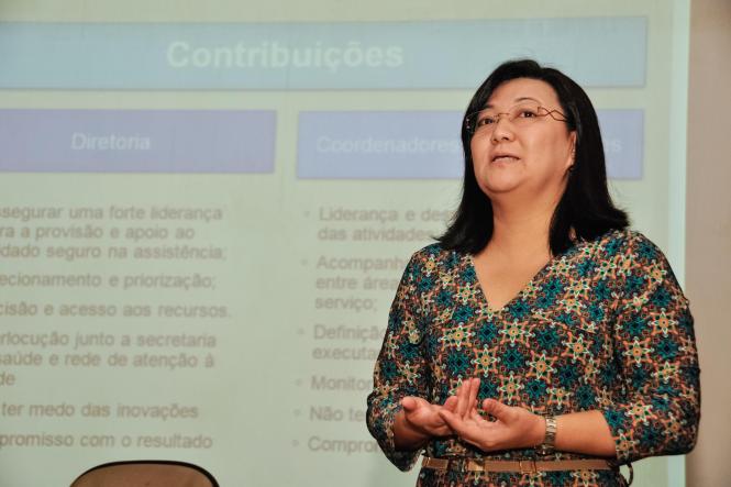 Foi realizada, nesta segunda-feira (18), no auditório do Hospital Ophir Loyola (HOL), a reunião de alinhamento com os representantes dos hospitais paraenses, que vão participa do Projeto Paciente Seguro. O objetivo do projeto é implantar o Programa Nacional de Segurança do Paciente (PNSP) do Ministério da Saúde, que visa a contribuir para a qualificação do cuidado em estabelecimentos de saúde, melhorando a segurança do paciente em hospitais públicos.
Na foto fisioterapeuta e técnica do PNSP, Luciana Yumi 


FOTO: ROBERTA VILANOVA / ASCOM SESPA
DATA: 18.03.2019
BELÉM - PA <div class='credito_fotos'>Foto: ROBERTA VILANOVA/ ASCOM SESPA   |   <a href='/midias/2019/originais/28ea11bd-f4bf-496f-a411-e85ab6550ce3.jpg' download><i class='fa-solid fa-download'></i> Download</a></div>