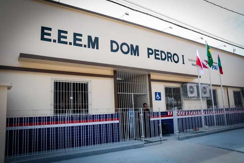 Cerca de 900 alunos são os beneficiados com a entrega da nova estrutura da Escola Estadual Dom Pedro I, em Porto de Moz, na região de Almeirim, oeste paraense.

FOTO: RICARDO AMANAJÁS / AGÊNCIA PARÁ
DATA: 11.07.2019
PORTO DE MOZ - PARÁ <div class='credito_fotos'>Foto: Ricardo Amanajás / Ag. Pará   |   <a href='/midias/2019/originais/2901__asl9022.jpg' download><i class='fa-solid fa-download'></i> Download</a></div>