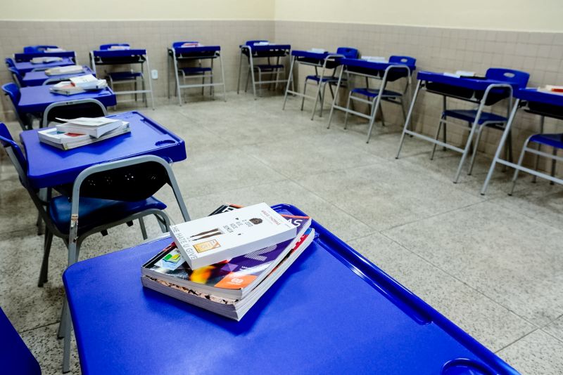 Cerca de 900 alunos são os beneficiados com a entrega da nova estrutura da Escola Estadual Dom Pedro I, em Porto de Moz, na região de Almeirim, oeste paraense.

FOTO: RICARDO AMANAJÁS / AGÊNCIA PARÁ
DATA: 11.07.2019
PORTO DE MOZ - PARÁ <div class='credito_fotos'>Foto: Ricardo Amanajás / Ag. Pará   |   <a href='/midias/2019/originais/2901__asl9132.jpg' download><i class='fa-solid fa-download'></i> Download</a></div>