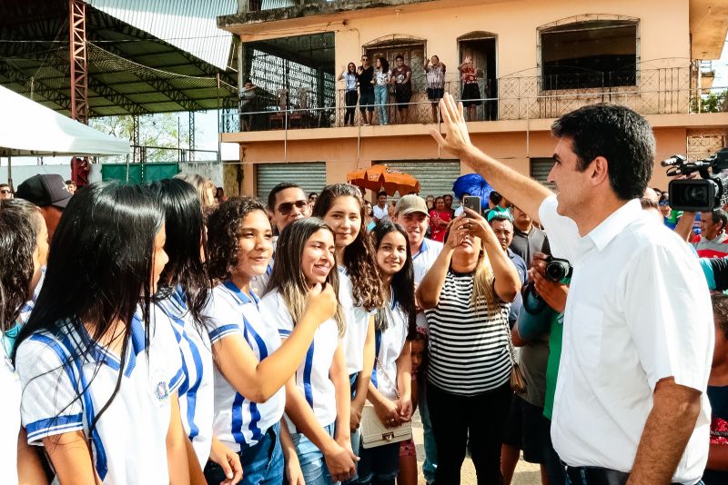 Cerca de 900 alunos são os beneficiados com a entrega da nova estrutura da Escola Estadual Dom Pedro I, em Porto de Moz, na região de Almeirim, oeste paraense.

FOTO: RICARDO AMANAJÁS / AGÊNCIA PARÁ
DATA: 11.07.2019
PORTO DE MOZ - PARÁ <div class='credito_fotos'>Foto: Ricardo Amanajás / Ag. Pará   |   <a href='/midias/2019/originais/2901__asl9341.jpg' download><i class='fa-solid fa-download'></i> Download</a></div>