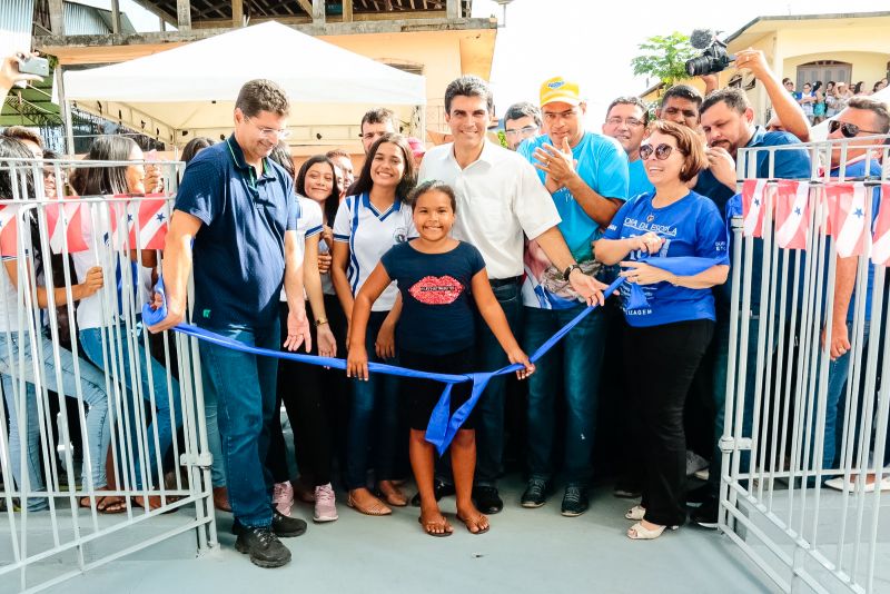 Cerca de 900 alunos são os beneficiados com a entrega da nova estrutura da Escola Estadual Dom Pedro I, em Porto de Moz, na região de Almeirim, oeste paraense.

FOTO: RICARDO AMANAJÁS / AGÊNCIA PARÁ
DATA: 11.07.2019
PORTO DE MOZ - PARÁ <div class='credito_fotos'>Foto: Ricardo Amanajás / Ag. Pará   |   <a href='/midias/2019/originais/2901__asl9382.jpg' download><i class='fa-solid fa-download'></i> Download</a></div>