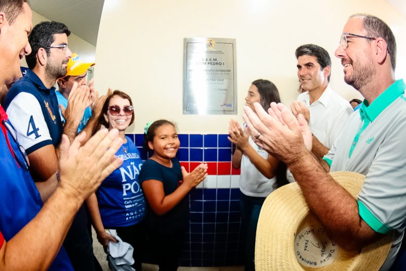 Cerca de 900 alunos são os beneficiados com a entrega da nova estrutura da Escola Estadual Dom Pedro I, em Porto de Moz, na região de Almeirim, oeste paraense.

FOTO: RICARDO AMANAJÁS / AGÊNCIA PARÁ
DATA: 11.07.2019
PORTO DE MOZ - PARÁ <div class='credito_fotos'>Foto: Ricardo Amanajás / Ag. Pará   |   <a href='/midias/2019/originais/2901__asl9437.jpg' download><i class='fa-solid fa-download'></i> Download</a></div>