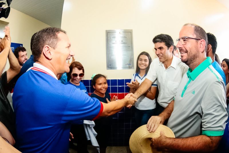 Cerca de 900 alunos são os beneficiados com a entrega da nova estrutura da Escola Estadual Dom Pedro I, em Porto de Moz, na região de Almeirim, oeste paraense.

FOTO: RICARDO AMANAJÁS / AGÊNCIA PARÁ
DATA: 11.07.2019
PORTO DE MOZ - PARÁ <div class='credito_fotos'>Foto: Ricardo Amanajás / Ag. Pará   |   <a href='/midias/2019/originais/2901__asl9447.jpg' download><i class='fa-solid fa-download'></i> Download</a></div>