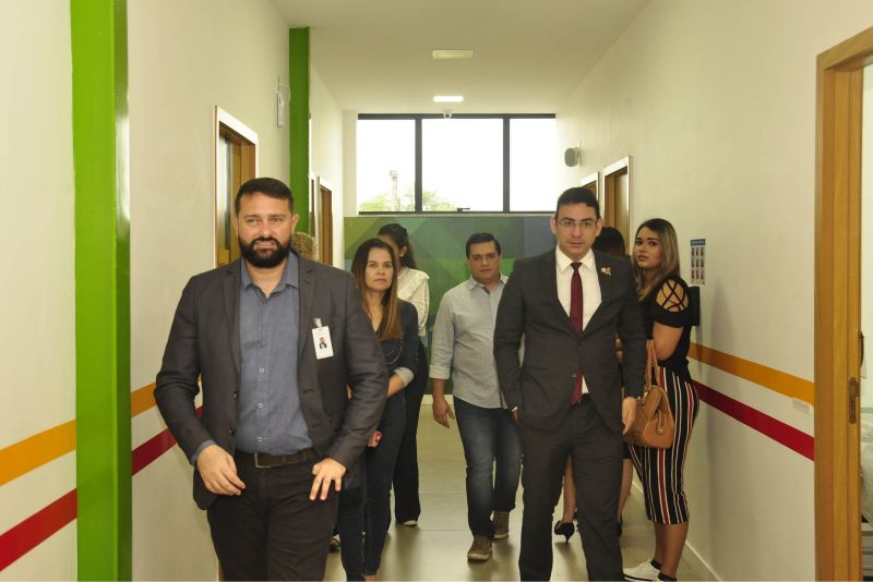 Na manhã desta quinta-feira (11) membros do Grupo de Trabalho e Estudos de Ações Relacionadas ao Transtorno do Espectro Autista, criado em junho passado pelo governador Helder Barbalho, conheceram as estruturas do Centro Integrado de Inclusão e Reabilitação (CIIR), do Governo do Estado do Pará, que oferece, em um único complexo, atendimento para pessoas com deficiência física, mental, intelectual, auditiva e visual para todas as faixas etárias, destinadas 100% aos usuários do Sistema Único de Saúde (SUS).

 <div class='credito_fotos'>Foto: José Pantoja / Ascom Sespa   |   <a href='/midias/2019/originais/2903_ciircontandohistorias018.jpg' download><i class='fa-solid fa-download'></i> Download</a></div>