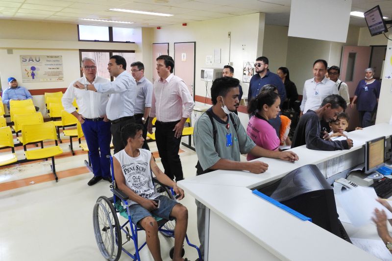 O compromisso de ampliar o Hospital Regional Público da Transamazônica (HRPT), em Altamira, anunciado pelo governador Helder Barbalho na quarta-feira (10), durante a agenda de trabalho da "Caravana por Todo o Pará" no oeste do Estado, foi ratificado pelo secretário de Estado de Saúde Pública, Alberto Beltrame, durante a visita às instalações da unidade de saúde na manhã desta quinta-feira (11), junto com uma comitiva de técnicos e especialistas. A ampliação do hospital, da Secretaria de Estado de Saúde Pública (Sespa), visa desafogar a demanda sobre as unidades municipais e melhorar a qualidade do atendimento oferecido à população. <div class='credito_fotos'>Foto: Leonardo Nunes / Divulgação   |   <a href='/midias/2019/originais/2907_dscn6067.jpg' download><i class='fa-solid fa-download'></i> Download</a></div>