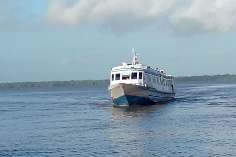 Para garantir segurança aos usuários do transporte intermunicipal durante o período de férias escolares, a Agência de Regulação e Controle de Serviços Públicos do Pará (Arcon-Pa) reforçou suas ações de fiscalização, principalmente nos fins de semana de julho, mantendo equipes escaladas para monitorar a movimentação e orientar os passageiros nos terminais rodoviário e hidroviário. <div class='credito_fotos'>Foto: ASCOM / ARCON   |   <a href='/midias/2019/originais/2909_foto2.jpg' download><i class='fa-solid fa-download'></i> Download</a></div>