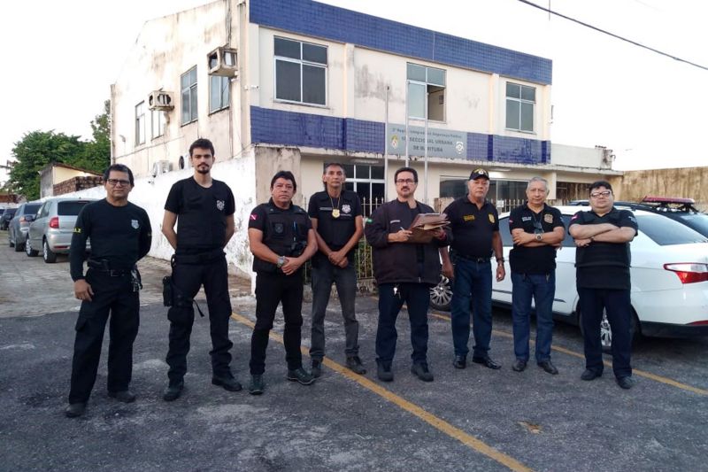 As forças de segurança pública deram início, nesta sexta-feira (12), a intensificação das ações de policiamento no bairro de Nova União, em Marituba, região metropolitana de Belém. A área é a terceira região da RMB abrangida pelas ações dentro do Projeto Territórios Pela Paz (TerPaz), do Governo do Estado. Ao longo dos próximos dias, o bairro de Nova União e adjacências irão contar com maior presença policial, com intensificação de rondas nas ruas, cumprimento de mandados de prisão, apuração de denúncias de crimes pelo fone 181 (Disque Denúncia), fiscalização de bares, combate a crimes diversos, como tráfico de drogas, roubos e furtos, e atendimentos de casos de violência doméstica e familiar contra a mulher, crianças, adolescentes e idosos. <div class='credito_fotos'>Foto: Ascom / Polícia Civil   |   <a href='/midias/2019/originais/2910_foto3.jpg' download><i class='fa-solid fa-download'></i> Download</a></div>