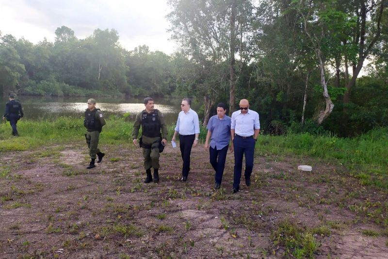  secretário de estado de Articulação da Cidadania (Seac), Ricardo Balestreri, visitou o prefeito de Marituba, Mário Filho, para discutir uma possível parceria do estado com aquele município na implantação do projeto Territórios pela Paz. Tendo o bairro Nova União como um dos territórios selecionados, Marituba é um dos municípios incluídos no raio de alcance do programa, assim como Ananindeua e Belém. Para sacramentar a parceria com os municípios, estuda-se a possibilidade de um convênio de cooperação entre os municípios e o Estado. <div class='credito_fotos'>Foto: Divulgação   |   <a href='/midias/2019/originais/2912_foto2.jpg' download><i class='fa-solid fa-download'></i> Download</a></div>