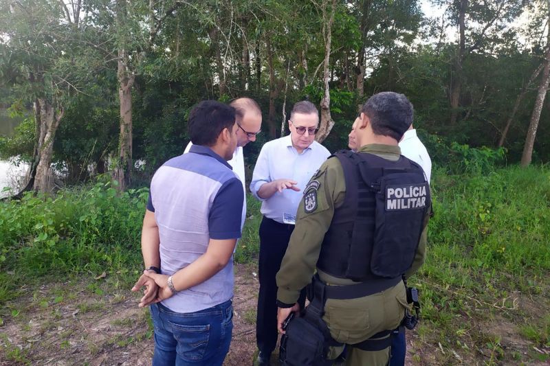  secretário de estado de Articulação da Cidadania (Seac), Ricardo Balestreri, visitou o prefeito de Marituba, Mário Filho, para discutir uma possível parceria do estado com aquele município na implantação do projeto Territórios pela Paz. Tendo o bairro Nova União como um dos territórios selecionados, Marituba é um dos municípios incluídos no raio de alcance do programa, assim como Ananindeua e Belém. Para sacramentar a parceria com os municípios, estuda-se a possibilidade de um convênio de cooperação entre os municípios e o Estado. <div class='credito_fotos'>Foto: Divulgação   |   <a href='/midias/2019/originais/2912_foto3.jpg' download><i class='fa-solid fa-download'></i> Download</a></div>