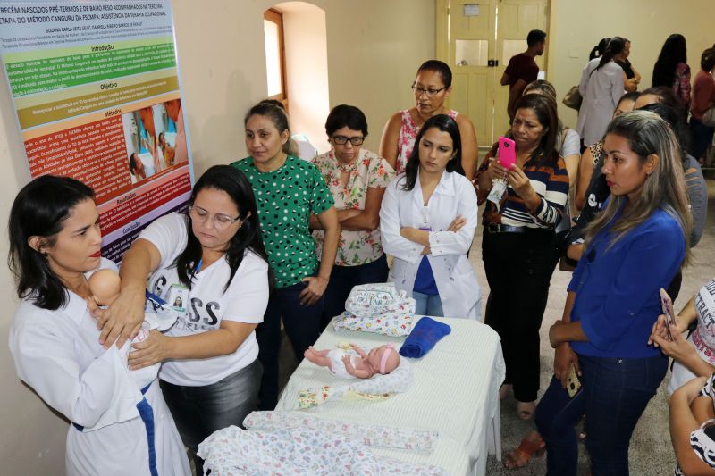 A Santa Casa capacitou, no período de 9 a 12 de julho, mais de 80 profissionais de saúde da própria maternidade e de outros quatro hospitais de Belém e Região Metropolitana em aulas teóricas e práticas sobre o Método Canguru. <div class='credito_fotos'>Foto: ASCOM / SANTA CASA   |   <a href='/midias/2019/originais/2913_canguruselect1.jpg' download><i class='fa-solid fa-download'></i> Download</a></div>