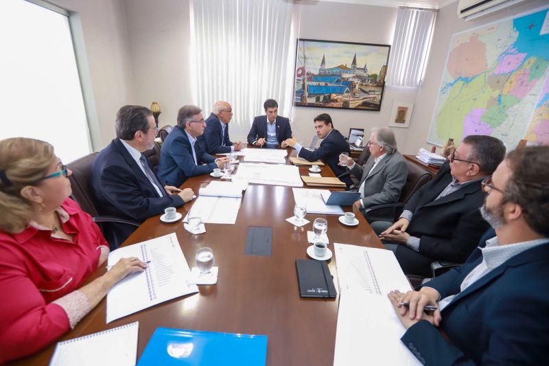 O operador de máquinas pesadas, Pedro Paulo Monteiro, morador da Região Metropolitana de Belém, é um dos mais de 500 trabalhadores que atuam na requalificação da BR-316. 

FOTO: MARCO SANTOS / AGÊNCIA PARÁ
DATA: 12.07.2019
BELÉM - PARÁ <div class='credito_fotos'>Foto: Marco Santos / Ag. Pará   |   <a href='/midias/2019/originais/2914_img_8114.jpg' download><i class='fa-solid fa-download'></i> Download</a></div>