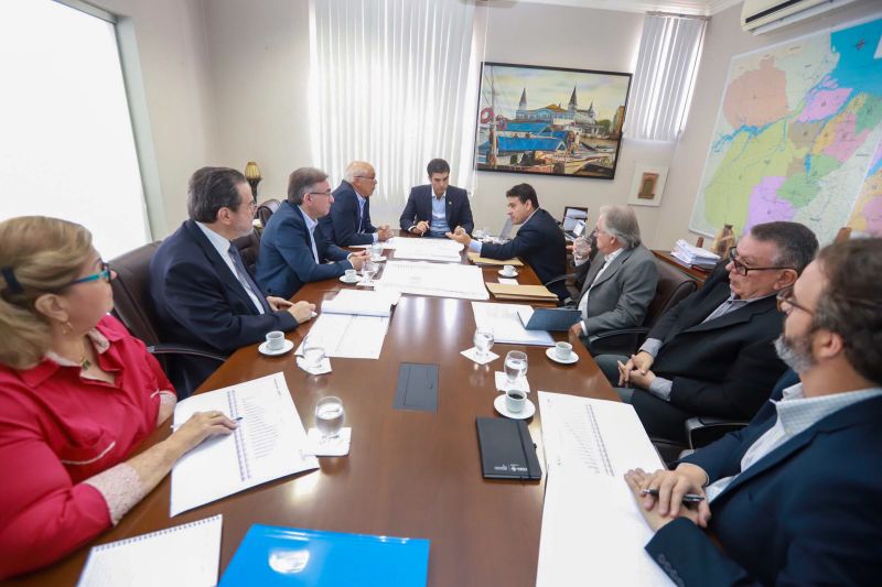 O operador de máquinas pesadas, Pedro Paulo Monteiro, morador da Região Metropolitana de Belém, é um dos mais de 500 trabalhadores que atuam na requalificação da BR-316. 

FOTO: MARCO SANTOS / AGÊNCIA PARÁ
DATA: 12.07.2019
BELÉM - PARÁ <div class='credito_fotos'>Foto: Marco Santos / Ag. Pará   |   <a href='/midias/2019/originais/2914_img_8115.jpg' download><i class='fa-solid fa-download'></i> Download</a></div>