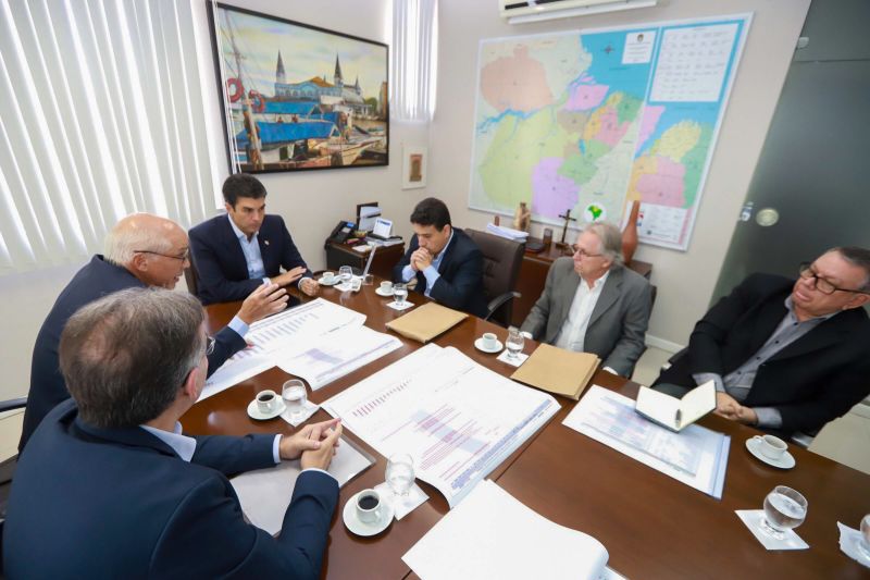 O operador de máquinas pesadas, Pedro Paulo Monteiro, morador da Região Metropolitana de Belém, é um dos mais de 500 trabalhadores que atuam na requalificação da BR-316. 

FOTO: MARCO SANTOS / AGÊNCIA PARÁ
DATA: 12.07.2019
BELÉM - PARÁ <div class='credito_fotos'>Foto: Marco Santos / Ag. Pará   |   <a href='/midias/2019/originais/2914_img_8124.jpg' download><i class='fa-solid fa-download'></i> Download</a></div>