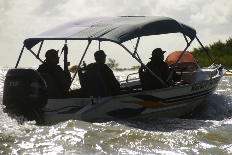 Sistema de segurança reduz ação de assaltantes na Pária do Farol velho em Salinas - Pará
Verão 2019


FOTO: BRUNO CECIM / AGÊNCIA PARÁ
DATA: 13.07.2019
SALINAS - PARÁ <div class='credito_fotos'>Foto: Bruno Cecim / Ag.Pará   |   <a href='/midias/2019/originais/2915_photoeditor_20190713_172923600-2160x1440.jpg' download><i class='fa-solid fa-download'></i> Download</a></div>