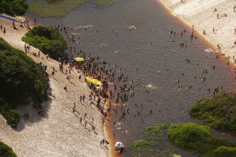 OPERAÇÃO VERÃO EM SALINAS -  MOVIMENTAÇÃO DE DOMINGO - FOTOS AÉREAS.

FOTO: BRUNO CECIM / AGÊNCIA PARÁ
DATA: 14.07.2019
SALINAS - PARÁ <div class='credito_fotos'>Foto: Bruno Cecim / Ag.Pará   |   <a href='/midias/2019/originais/2916_photoeditor_20190714_122751600-2160x1440.jpg' download><i class='fa-solid fa-download'></i> Download</a></div>