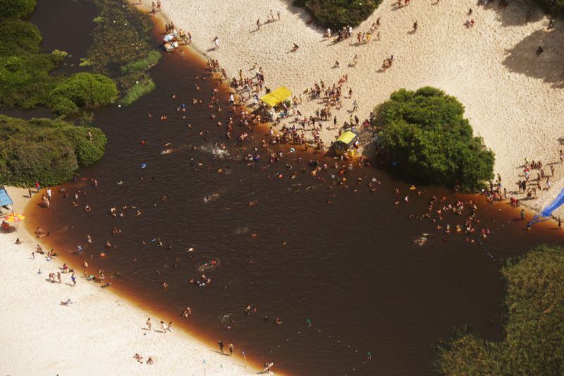 OPERAÇÃO VERÃO EM SALINAS -  MOVIMENTAÇÃO DE DOMINGO - FOTOS AÉREAS.

FOTO: BRUNO CECIM / AGÊNCIA PARÁ
DATA: 14.07.2019
SALINAS - PARÁ <div class='credito_fotos'>Foto: Bruno Cecim / Ag.Pará   |   <a href='/midias/2019/originais/2916_photoeditor_20190714_125045085-2160x1440.jpg' download><i class='fa-solid fa-download'></i> Download</a></div>