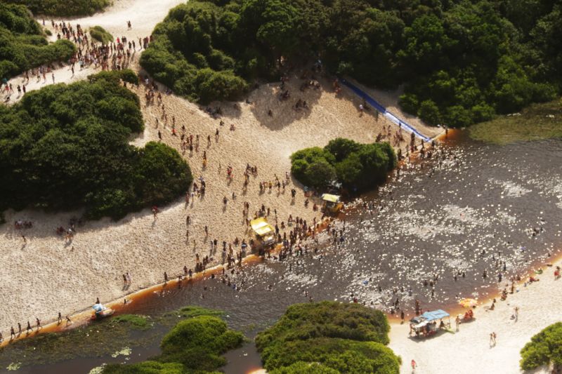 OPERAÇÃO VERÃO EM SALINAS -  MOVIMENTAÇÃO DE DOMINGO - FOTOS AÉREAS.

FOTO: BRUNO CECIM / AGÊNCIA PARÁ
DATA: 14.07.2019
SALINAS - PARÁ <div class='credito_fotos'>Foto: Bruno Cecim / Ag.Pará   |   <a href='/midias/2019/originais/2916_photoeditor_20190714_125149923-2160x1440.jpg' download><i class='fa-solid fa-download'></i> Download</a></div>