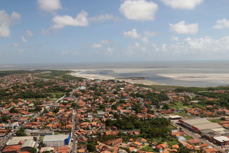 OPERAÇÃO VERÃO EM SALINAS -  MOVIMENTAÇÃO DE DOMINGO - FOTOS AÉREAS.

FOTO: BRUNO CECIM / AGÊNCIA PARÁ
DATA: 14.07.2019
SALINAS - PARÁ <div class='credito_fotos'>Foto: Bruno Cecim / Ag.Pará   |   <a href='/midias/2019/originais/2916_photoeditor_20190714_140927837-2160x1440.jpg' download><i class='fa-solid fa-download'></i> Download</a></div>