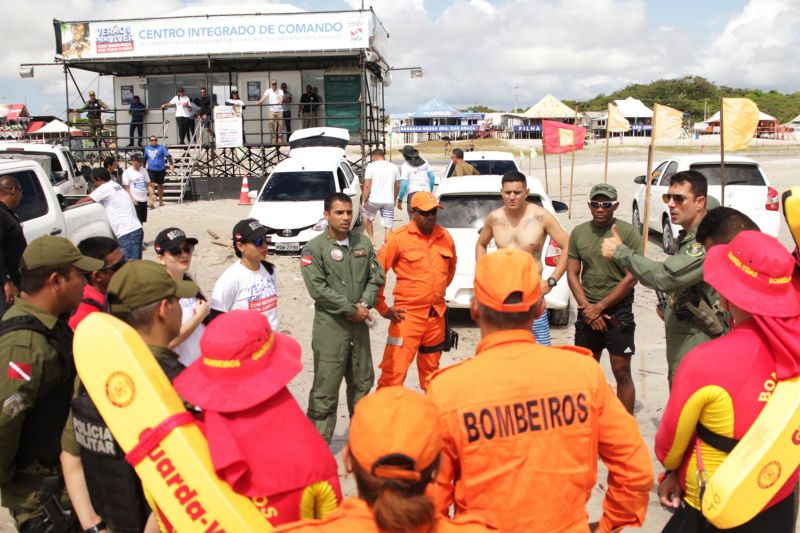 Para prevenir afogamentos nos principais balneários do Pará, a Secretaria de Segurança Pública e Defesa Social do Pará inova, este ano, com mais um instrumento para preservar a vida dos banhistas. O Grupamento Aéreo (Graesp), vinculado a Segup, disponibiliza o equipamento puçá,
um cesto de resgate aéreo utilizado em salvamento de vítimas de afogamento.

FOTO: BRUNO CECIM / AGÊNCIA PARÁ
DATA:14.07.2019
SALINAS - PARÁ <div class='credito_fotos'>Foto: Bruno Cecim / Ag.Pará   |   <a href='/midias/2019/originais/2917_photoeditor_20190713_120739164-2160x1440.jpg' download><i class='fa-solid fa-download'></i> Download</a></div>
