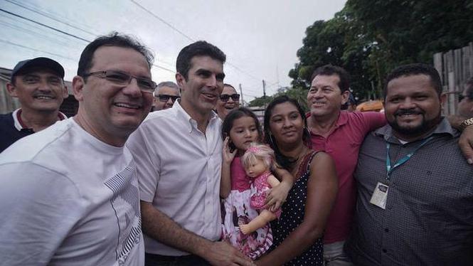 O governador Helder Barbalho e o vice-governador, Lúcio Vale, inauguraram neste sábado (23) a segunda agência do Banco do Estado do Pará (Banpará) em 80 dias de governo, dessa vez no município de Porto de Moz, no oeste paraense. 

FOTO: MARCO SANTOS / AG. PARÁ
DATA: 23.03.3029
PORTO DE MOZ - PARÁ <div class='credito_fotos'>Foto: Marco Santos / Ag. Pará   |   <a href='/midias/2019/originais/29324fdd-1d0d-41cd-83df-4488b0428f9c.jpg' download><i class='fa-solid fa-download'></i> Download</a></div>