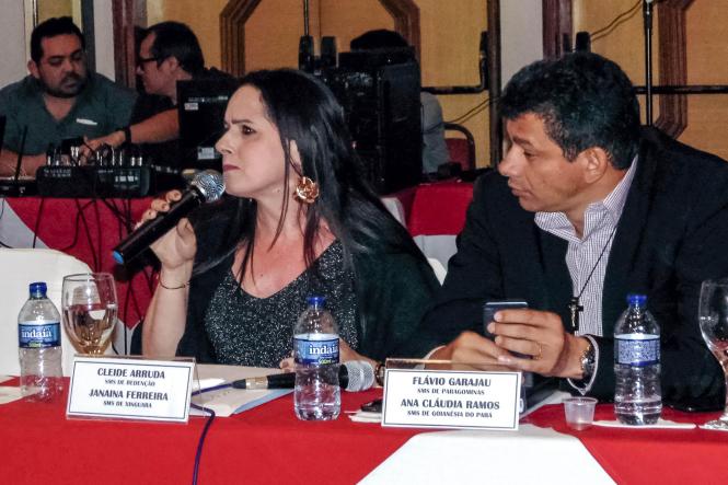 Os gestores municipais de Saúde do Pará terão maior apoio da Secretaria de Estado de Saúde Pública (Sespa) e da Assembleia Legislativa do Pará (Alepa), foi o que afirmaram o secretário de Estado de Saúde, Alberto Beltrame e o presidente da Alepa, deputado estadual Dr. Daniel, nesta terça-feira durante a primeira reunião da Comissão Intergestores Bipartite (CIB), realizada no Salão Carajás do Hotel Princesa Louçã.

FOTO: ASCOM / SESPA
DATA: 20.02.2019
BELÉM - PA <div class='credito_fotos'>Foto: ASCOM / SESPA   |   <a href='/midias/2019/originais/2a1b7ad3-be57-42a6-8ce1-91810ce227c6.jpg' download><i class='fa-solid fa-download'></i> Download</a></div>