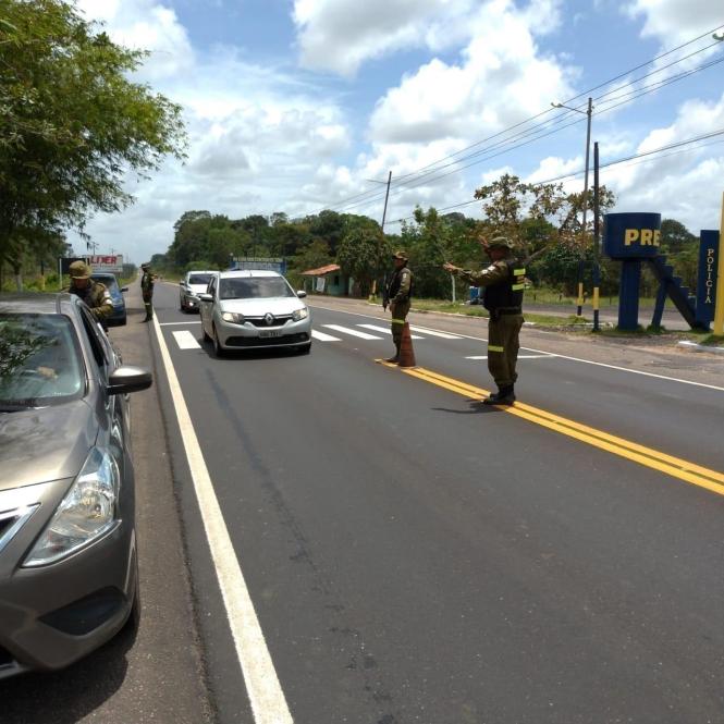 A Polícia Militar está realizando ações para garantir a segurança durante todo o período do carnaval, tanto na capital, quanto nos municípios do interior do Estado.
A “Operação Carnaval Seguro 2019” está reforçando o policiamento nos municípios mais procurados pelos paraenses neste período do ano, como Salinópolis, Vigia, Curuçá, Cametá, Bragança e distritos de Outeiro e Ilha de Mosqueiro.

FOTO: ASCOM / POLICIA CIVIL
DATA: 04.03.2019 <div class='credito_fotos'>Foto: Divulgação / Policia Civil - Pará   |   <a href='/midias/2019/originais/2a3e2dd1-736c-4d4c-a43a-c9b2ef00cce9.jpg' download><i class='fa-solid fa-download'></i> Download</a></div>