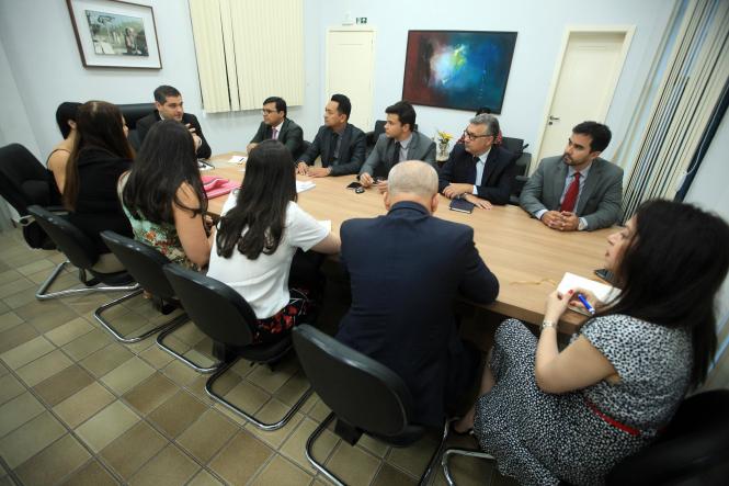 O procurador geral do Estado, Ricardo Sefer, convocou uma reunião na manhã desta segunda-feira (7), na sede do PGE, em Belém, com os representantes do Instituto de Terras do Pará (Iterpa) e da Secretaria de Estado de Meio Ambiente e Sustentabilidade (Semas), para repassar orientações do governador Helder Barbalho.

FOTO: MÁCIO FERREIRA / AG. PARÁ
DATA: 07.01.2019
BELÉM - PARÁ <div class='credito_fotos'>Foto: MÁCIO FERREIRA/ AG. PARÁ   |   <a href='/midias/2019/originais/2a50e920-aa03-4c3c-8904-cacf8fc37292.jpg' download><i class='fa-solid fa-download'></i> Download</a></div>