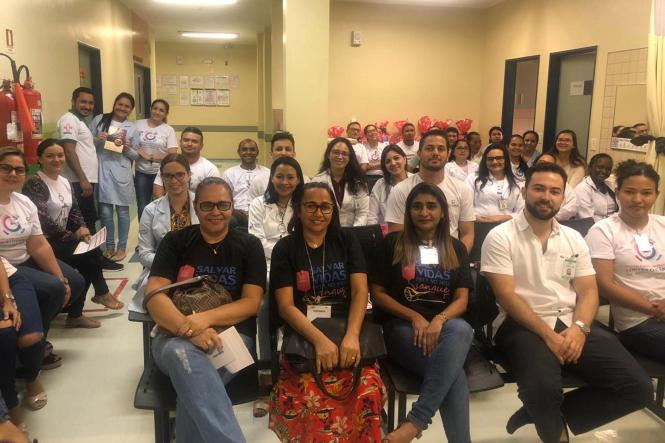 O Hemonúcelo de Tucuruí realizou durante o mês de fevereiro, na Unidade de Alta Complexidade em Oncologia Dr. Vítor Moutinho, treinamento para “Formação de Agentes Multiplicadores”.  O objetivo é fazer com que os funcionários da unidade possam ser agentes multiplicadores entre pacientes, familiares e população em geral, sobre a importância da doação de sangue.

FOTO: ASCOM / HEMOPA
DATA: 28.02.2019
BELÉM - PARÁ <div class='credito_fotos'>Foto: Ascom Hemopa   |   <a href='/midias/2019/originais/2a5707d8-91f9-4cd1-ba0d-03da315a127f.jpg' download><i class='fa-solid fa-download'></i> Download</a></div>