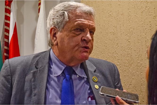 Combater crimes ambientais em Unidades de Conservação da Amazônia no Pará. Esta é a finalidade da assinatura do termo de cooperação firmado entre a Secretaria de Estado de Segurança Pública e Defesa Social do Pará (Segup) junto ao Instituto Chico Mendes de Conservação da Biodiversidade (ICMBio) e Instituto Brasileiro do Meio Ambiente e dos Recursos Naturais Renováveis (Ibama). A assinatura do termo ocorreu nesta terça-feira (12). Segundo levantamentos do ICMBio, cerca de 94% dos desmatamentos nas Unidades de Conservação da Amazônia estão no Pará, no biênio 2017/2018.

FOTO: ASCOM / SEGUP
DATA: 12.03.2019
BELÉM - PA <div class='credito_fotos'>Foto: ASCOM / SEGUP   |   <a href='/midias/2019/originais/2a69b182-94d1-493d-bbde-f959dc9121f0.jpg' download><i class='fa-solid fa-download'></i> Download</a></div>