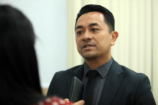 O procurador geral do Estado, Ricardo Sefer, convocou uma reunião na manhã desta segunda-feira (7), na sede do PGE, em Belém, com os representantes do Instituto de Terras do Pará (Iterpa) e da Secretaria de Estado de Meio Ambiente e Sustentabilidade (Semas), para repassar orientações do governador Helder Barbalho. Na foto, Bruno Kono, procurador e presidente do Iterpa.

FOTO: MÁCIO FERREIRA / AG. PARÁ
DATA: 07.01.2019
BELÉM - PARÁ <div class='credito_fotos'>Foto: MÁCIO FERREIRA/ AG. PARÁ   |   <a href='/midias/2019/originais/2b7b96f3-1a05-4b7f-8354-e0858048dcf1.jpg' download><i class='fa-solid fa-download'></i> Download</a></div>