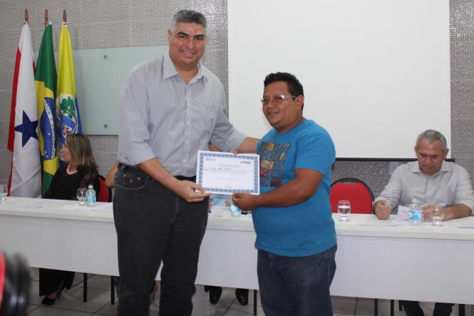 Capacitar servidores é um dos passos para a excelência do serviço público. Pensando nisso, nos últimos dias, o “Governo Por Todo o Pará” realizou cursos de capacitação para funcionários públicos de diferentes municípios da região Oeste do Estado. A programação foi realizada em parceria com a Prefeitura Municipal de Santarém, a Secretaria Estadual de Assistência Social, Trabalho, Emprego e Renda (Seaster) e a Escola de Governança do Estado (EGPA).

FOTO: TAYNÁ HORIGUCHI
DATA: 22.03.2019
SANTARÉM - PA <div class='credito_fotos'>Foto: TAYNÁ HORIGUCHI   |   <a href='/midias/2019/originais/2c417322-8643-4777-ae59-bdc9085aa527.jpg' download><i class='fa-solid fa-download'></i> Download</a></div>