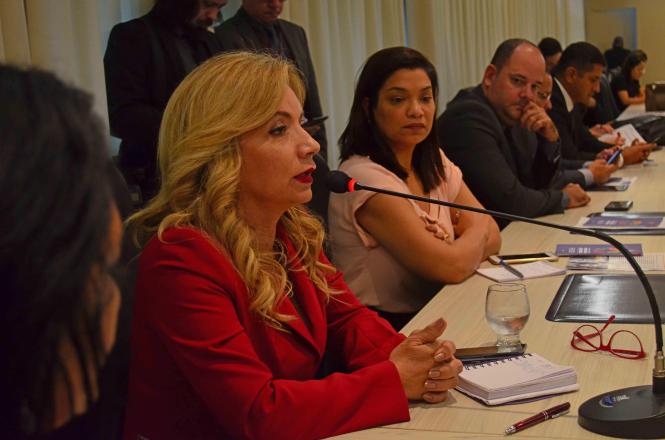 A Segurança pública voltada especificamente para a população do sexo feminino foi pauta de uma reunião na tarde desta quarta-feira, 12, na Assembleia Legislativa do Estado do Pará (Alepa). Entre os assuntos mais presentes estavam a ampliação das Delegacias Especializadas no atendimento à Mulher (DEAM’s) e o atendimento humanizado nas unidades policiais de todo o Estado. O secretário de segurança pública e defesa social, Ualame Machado explanou as medidas já adotadas pela atual gestão e os desafios a serem vencidos a fim de reduzir, cada vez mais, os crimes de violência contra a mulher.

FOTO: ASCOM /SEGUP
DATA: 13.03.2019
BELÉM - PA <div class='credito_fotos'>Foto: ASCOM / SEGUP   |   <a href='/midias/2019/originais/2c63befb-00c2-4987-a824-a30a2191a11e.jpg' download><i class='fa-solid fa-download'></i> Download</a></div>