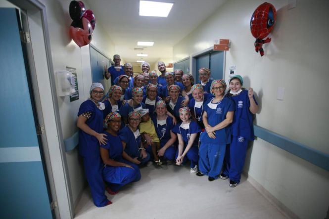 Com o objetivo de beneficiar um maior número de crianças portadoras de hérnias umbilicais e inguinais, a Fundação Santa Casa de Misericórdia do Pará (FSCMP), em parceria com a Sociedade Brasileira de Cirurgia Pediátrica realizou, neste sábado (4) o XIII Mutirão Nacional de Cirurgia Pediátrica, que operou 20 crianças de todo o Estado. 

FOTO: MAYCON NUNES / AG. PARÁ
DATA: 04.05.2019
BELÉM - PARÁ <div class='credito_fotos'>Foto: Maycon Nunes / Ag. Pará   |   <a href='/midias/2019/originais/2f18e799-7611-4574-9462-abd9b8018b13.jpg' download><i class='fa-solid fa-download'></i> Download</a></div>