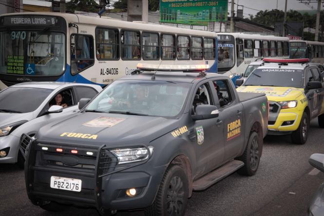 A tropa da Força Nacional começa a chegar no Pará nesta sexta-feira (22). Os agentes chegam a Belém por diversas rotas e meios, em dias alternados, vindos de Itaituba, no sudoeste paraense; do estado de Sergipe, no nordeste brasileiro; e de Brasília, Distrito Federal. Todos os 200 agentes e as 40 viaturas deverão se reunir, na próxima segunda-feira (25) quando ocorrerá uma solenidade de apresentação que marcará o início das atividades da Força Nacional na Região Metropolitana de Belém (RMB).

FOTO: FERNANDO ARAÚJO / AGÊNCIA PARÁ
DATA:22.03.2019
BELÉM - PARÁ <div class='credito_fotos'>Foto: Fernando Araújo/Ag. Pará   |   <a href='/midias/2019/originais/2f4199b8-bbb7-4caa-b8ec-146d5705e7ad.jpg' download><i class='fa-solid fa-download'></i> Download</a></div>