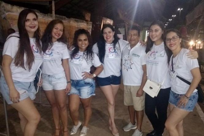 Durante o período de Carnaval a equipe da Unidade de Alta Complexidade em Oncologia Dr. Vítor Moutinho – Unacon Tucuruí tem percorrido locais de comemoração da festa de Momo, distribuindo preservativos e panfletos com orientações para  curtir o carnaval com segurança.         

FOTO: DIVULGAÇÃO
DATA: 05.03.2019
TUCURUÍ - PA <div class='credito_fotos'>Foto: Divulgação   |   <a href='/midias/2019/originais/2fb1f69a-ee1d-4a5c-b533-06bc8b4950bc.jpg' download><i class='fa-solid fa-download'></i> Download</a></div>