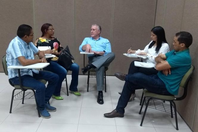 Ocorridas entre os dias 2 e 5 deste mês, as atividades da segunda edição do programa “Governo Por Todo o Pará”, que desta vez ocorreu nas regiões Sul e Sudeste do Estado, contaram com a participação de titulares e técnicos da Secretaria de Estado de Saúde Pública (Sespa) numa agenda que incluiu ações de cidadania à população de Parauapebas e Marabá, visitas a hospitais e encontros, auxiliaram na identificação das demandas das regiões.

FOTO: CAROL ROCHA / ASCOM SESPA
DATA: 06.04.2019
MARABÁ - PARÁ <div class='credito_fotos'>Foto: CAROL ROCHA / ASCOM SESPA   |   <a href='/midias/2019/originais/3028cda8-e518-45bd-8f1f-32a48d9bf7c9.jpg' download><i class='fa-solid fa-download'></i> Download</a></div>