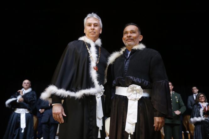 Parceria e apoio ao fortalecimento das mais diversas instituições em prol do desenvolvimento do Governo do Estado. Esta foi a tônica das mensagens ditas pelo governador Helder Barbalho na noite da quarta-feira (11), ao participar da cerimônia de posse do Procurador Geral de Justiça do Ministério Público do Estado do Pará (MP-PA), Gilberto Martins, no teatro Maria Sylvia Nunes.

FOTO: MARCELO SEABRA / AGÊNCIA PARÁ
DATA: 11.04.2019
BELÉM - PARÁ <div class='credito_fotos'>Foto: Marcelo Seabra / Ag. Pará   |   <a href='/midias/2019/originais/3030b02b-5675-4dd6-adf7-4e554d1b7abe.jpg' download><i class='fa-solid fa-download'></i> Download</a></div>