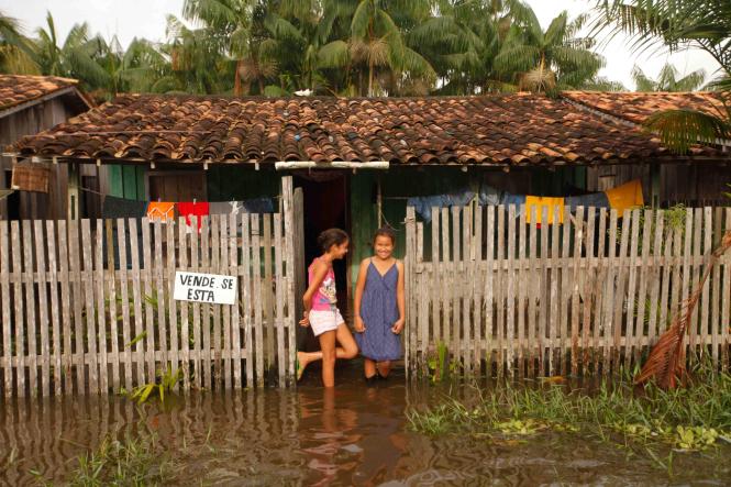 A Defesa Civil do Estado já está no município de São Domingos do Capim, no nordeste do Pará, que foi atingido por forte alagamento desde a última quinta-feira (21). 

FOTO: MAYCON NUNES / AGÊNCIA PARÁ
DATA: 23.03.2019
SÃO DOMINGOS DO CAPIM - PARÁ <div class='credito_fotos'>Foto: Maycon Nunes / Ag. Pará   |   <a href='/midias/2019/originais/30c8342a-b35b-4111-b20c-e75331938af0.jpg' download><i class='fa-solid fa-download'></i> Download</a></div>